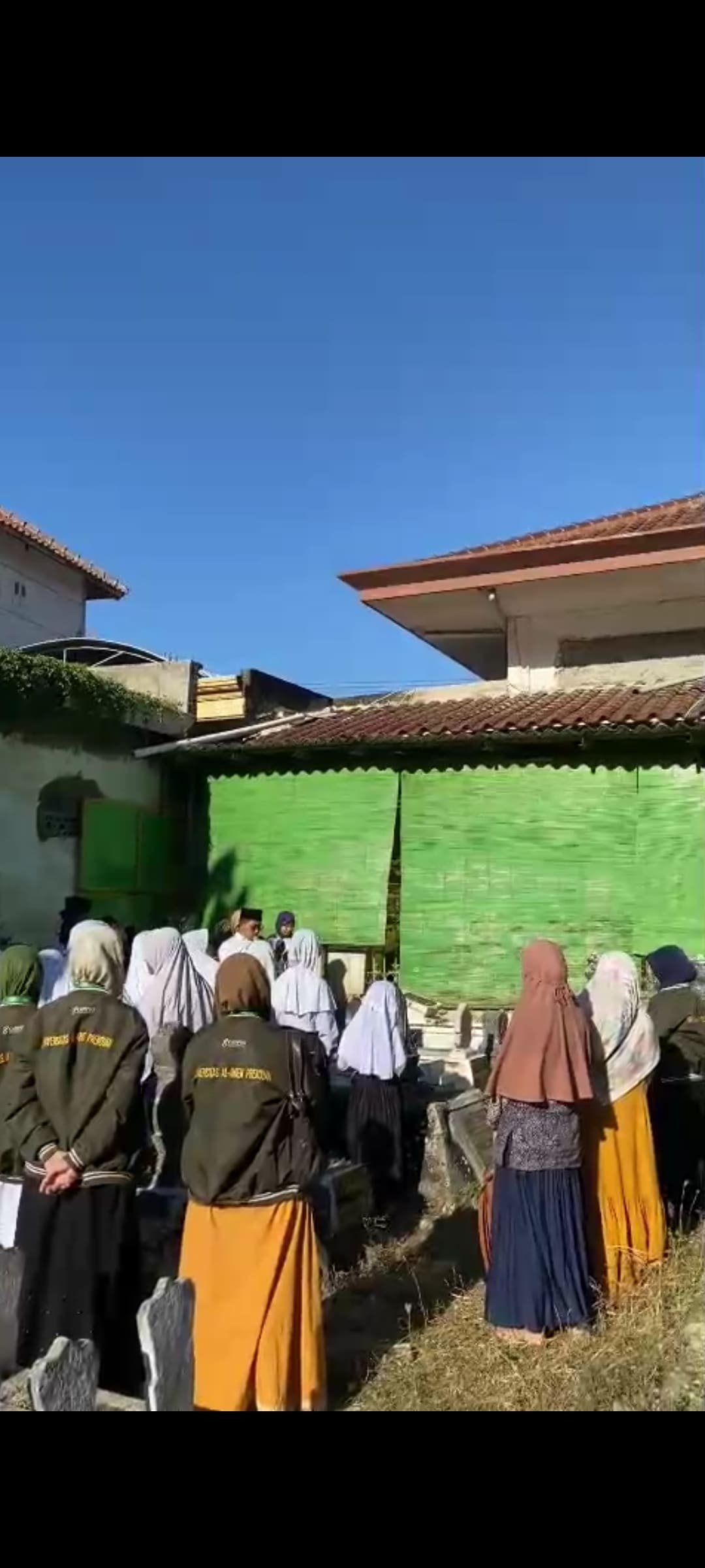 Mahasiswi P2M Universitas Al-Amien Prenduan Dampingi Kegiatan MATAMUDA dan Ziarah Pendiri Yayasan MDTA Mabdaul Falah
