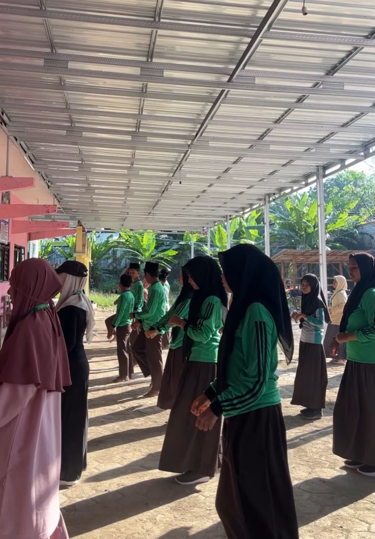Kegiatan senam bersama di Mts Mabdaul Falah 