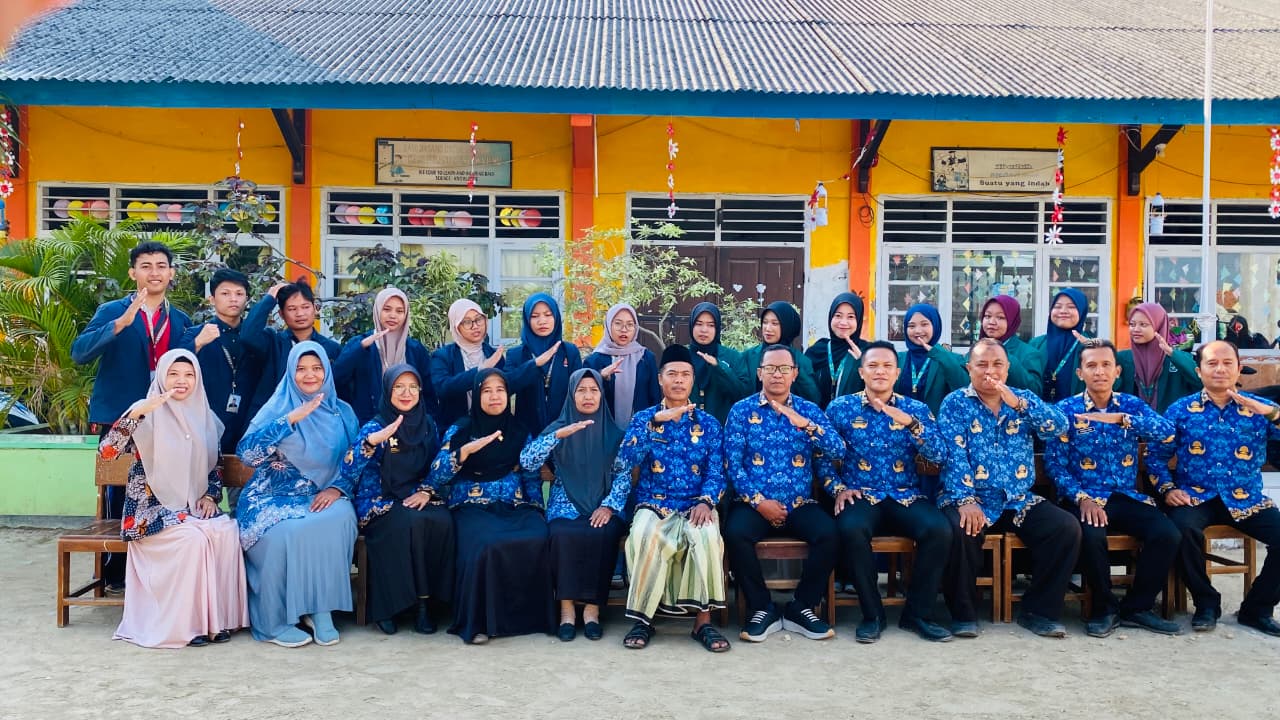 P2M Hari Ke-2: Mahasantri Universitas Al-Amien Prenduan Laksanakan Sosialisasi Pendidikan, Silaturahmi dengan Pemerintah Desa, dan Hadiri Penutupan MPLS di Desa Pandan  