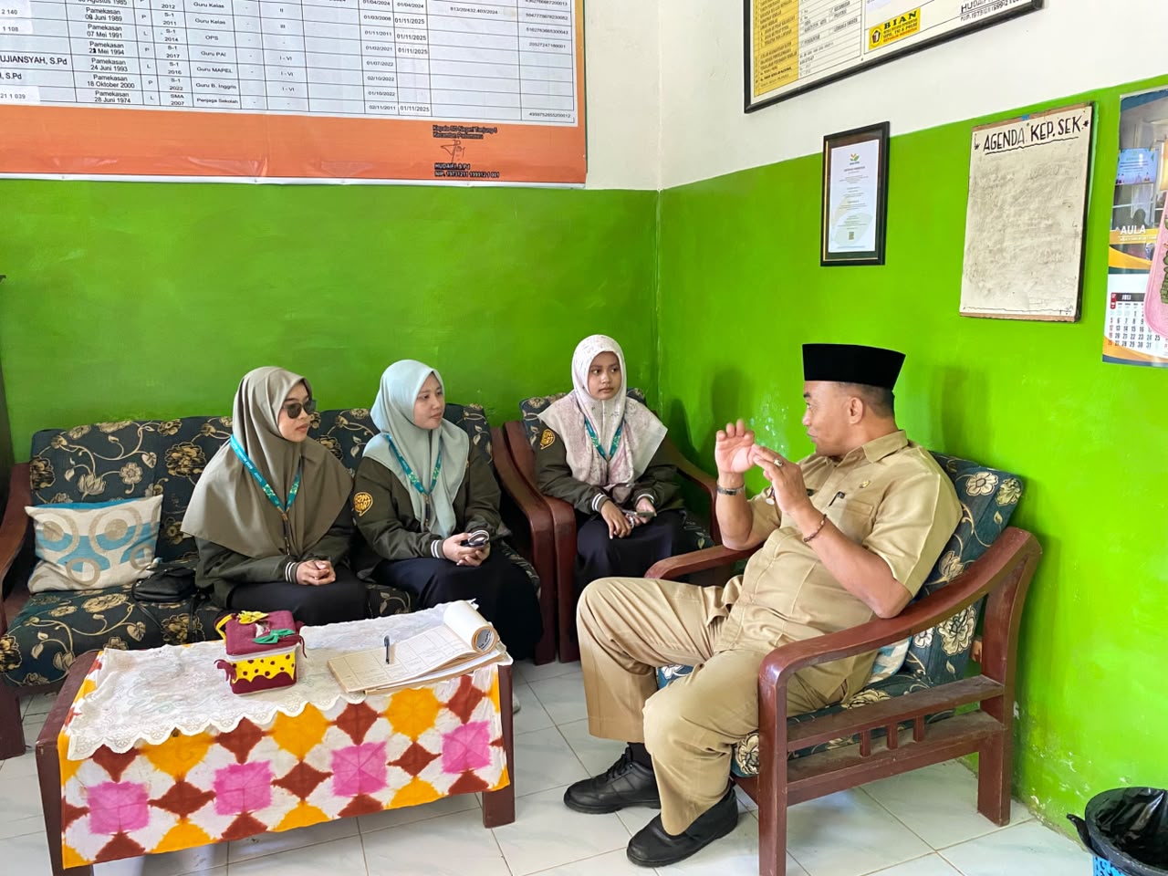 Observasi lapangan di SD Negeri 05 Tanjung, bersama kepala sekolah Bpk. Hudaifi, S.Pd
