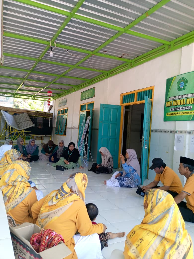 Mahasiswa P2M UNIA Prenduan Kelompok 1 Jalin Silaturahmi dan Kolaborasi Bersama Tenaga Kependidikan Yayasan Nurul Huda