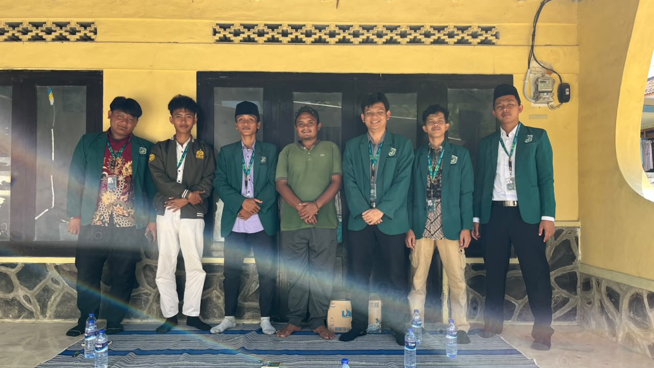 Kunjungan ke kediaman kepala dusun Gunung desa Kaduara Timur