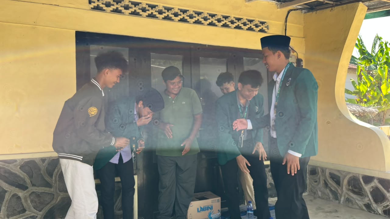 Kunjungan ke kediaman kepala dusun Gunung desa Kaduara Timur