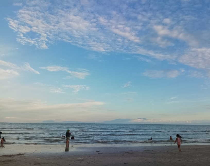 Wisata Pantai Jumiang