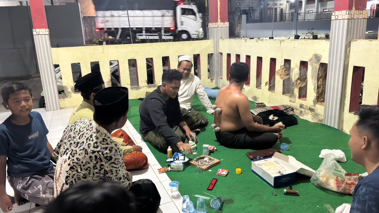 P2M Kelompok IV Gelar Praktik Gratis Pengobatan Ala Nabi bagi Warga Desa Pakamban Daya