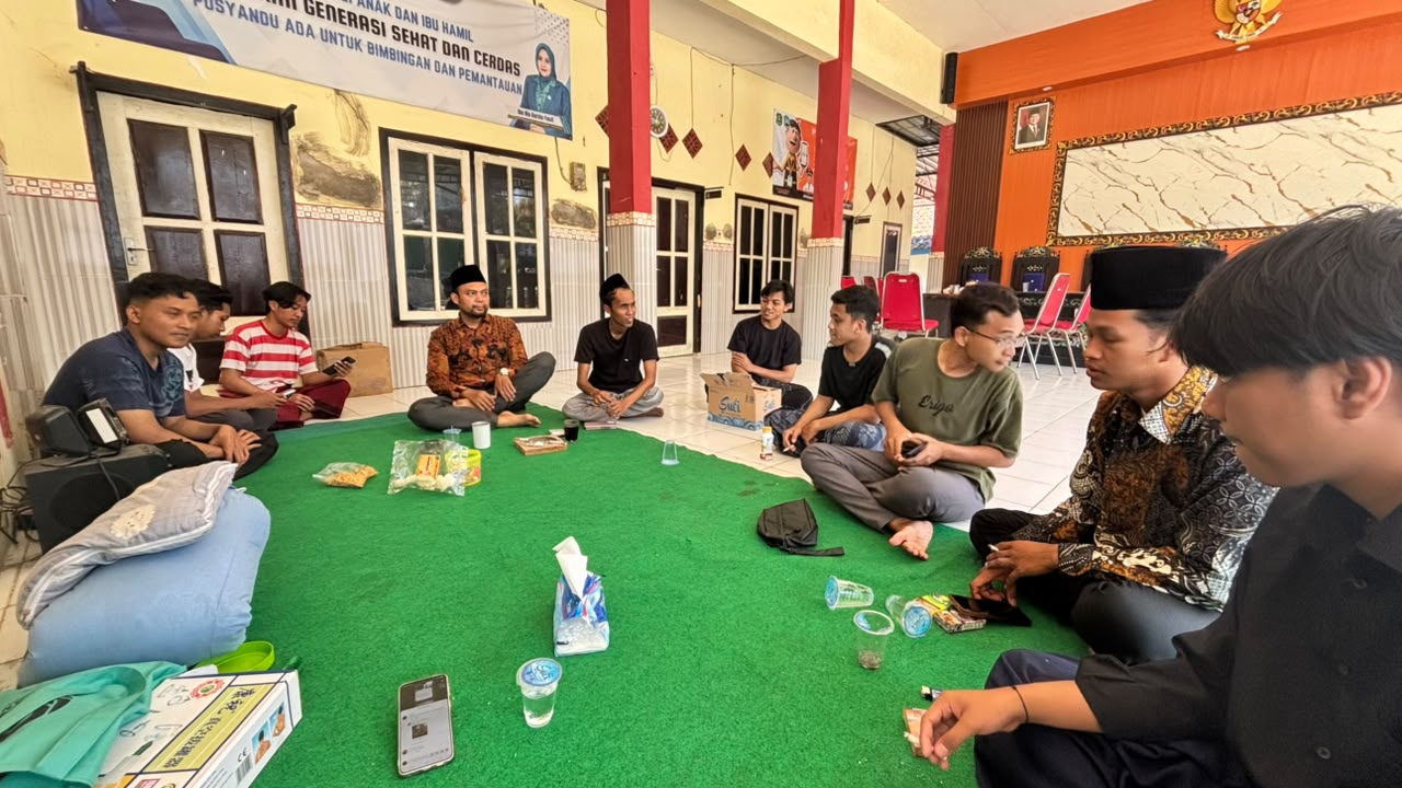 Kunjungan DPL P2M Kelompok IV Bahas Evaluasi Program dan Teknik Budidaya Semangka di Desa Pakamban Daya