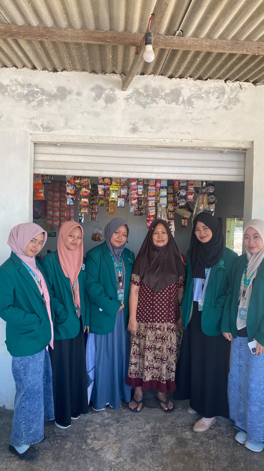 Pendampingan Pembuatan QRIS, Perencanaan Pemasangan Banner, dan Penambahan Alamat di Google Maps Bersama P2M Universitas Al-Amien Prenduan
