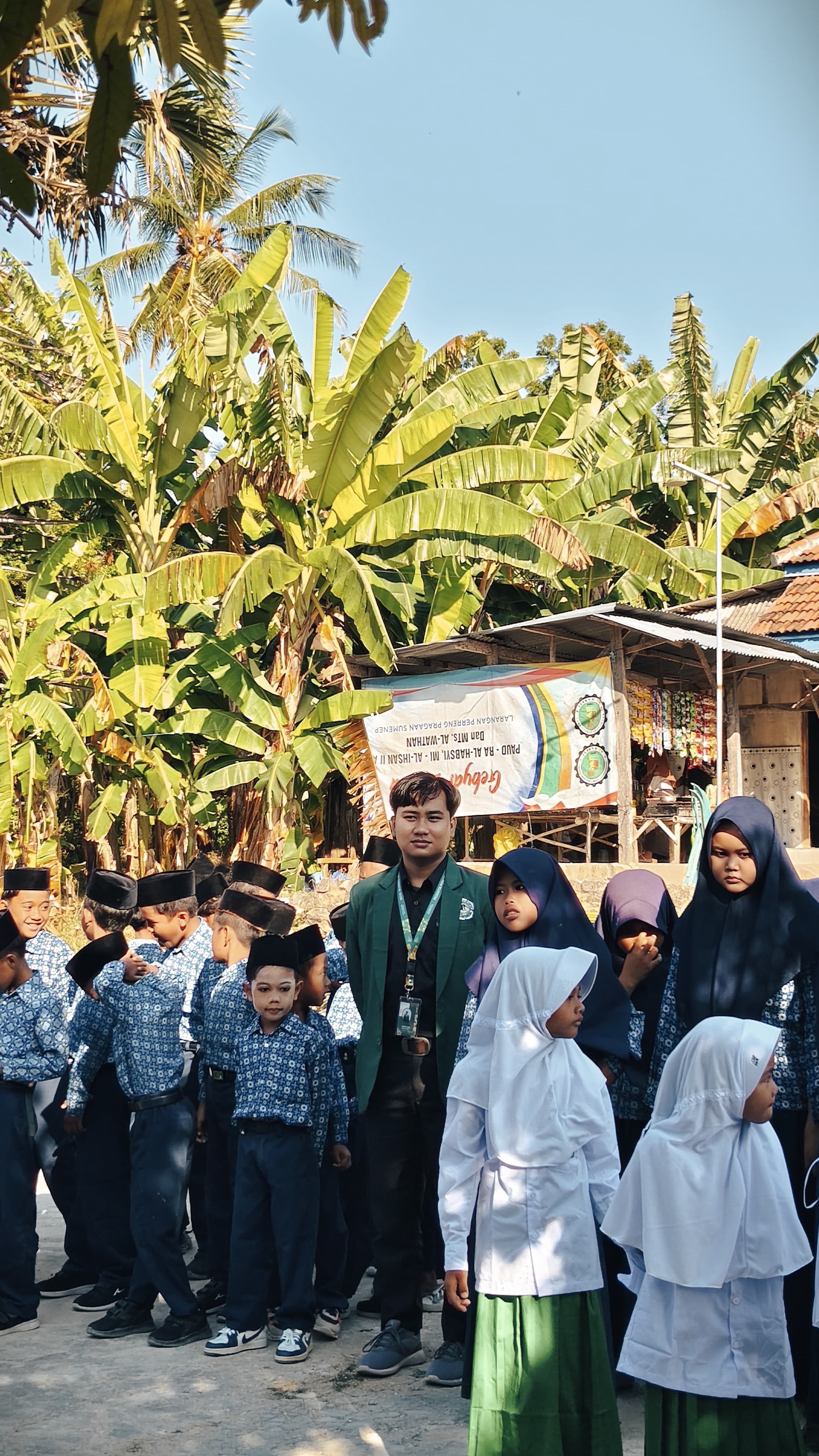 Peserta P2M Kelompok III Desa Larangan perreng Berkontribusi Membangun Semangat Kebersamaan Dalam Kegiatan MATA MUDA MTs Al- WATHAN