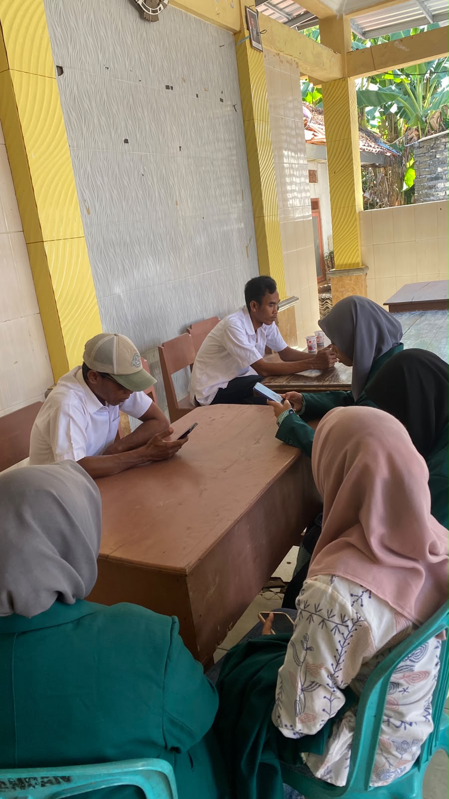 Mahasantri P2M Universitas Al-Amien Prenduan Susun Profil Desa Pandan 