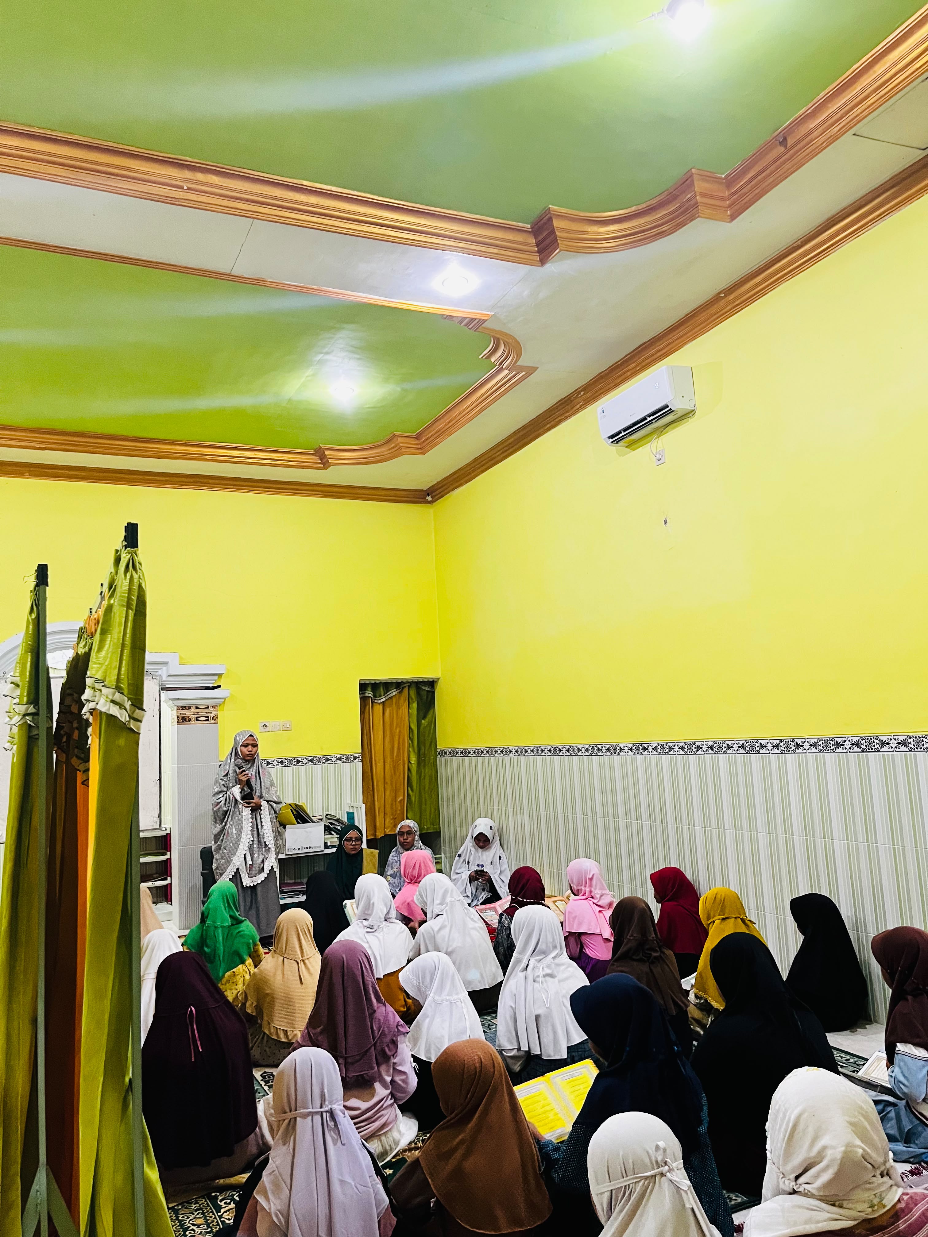 Perkuat Kemampuan Tajwid Santri, Kelompok 1 Putri P2M UNIA Prenduan Desa Galis Gelar Edukasi di TPA As-Shiddiqi