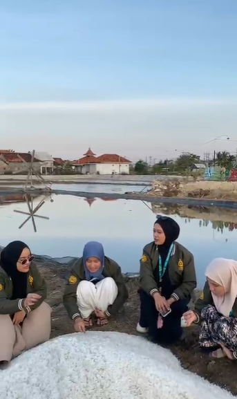 Menebar Manfaat di Desa Nambakor, Mahasiswa P2M UNIA Prenduan Padukan Pendidikan, Silaturahmi, dan Observasi UMKM