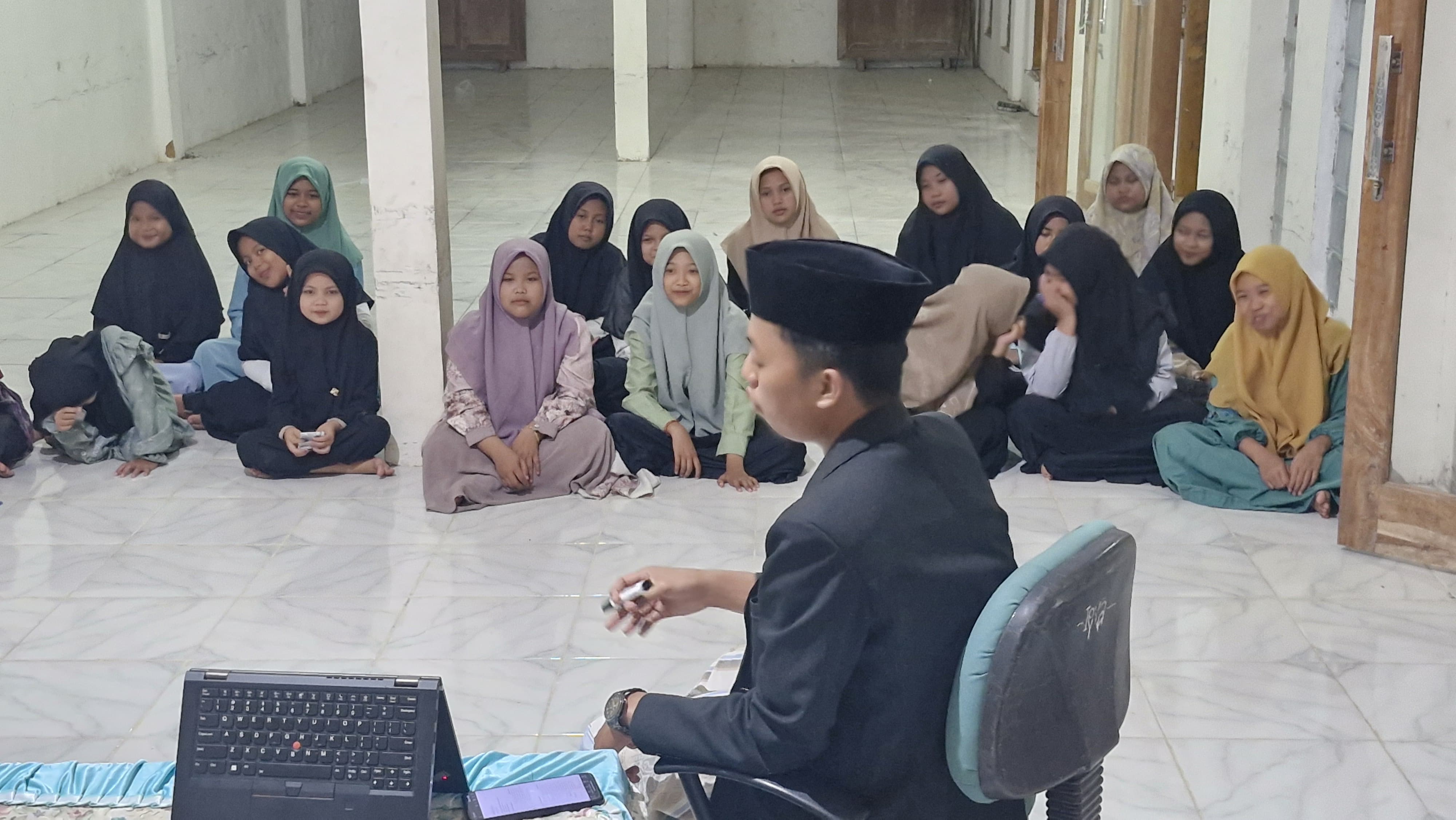 Mahasiswa P2M Universitas Al-Amien Prenduan Tingkatkan Literasi Al-Qur'an Santri melalui Metode Ummi di Desa Sentol Daya