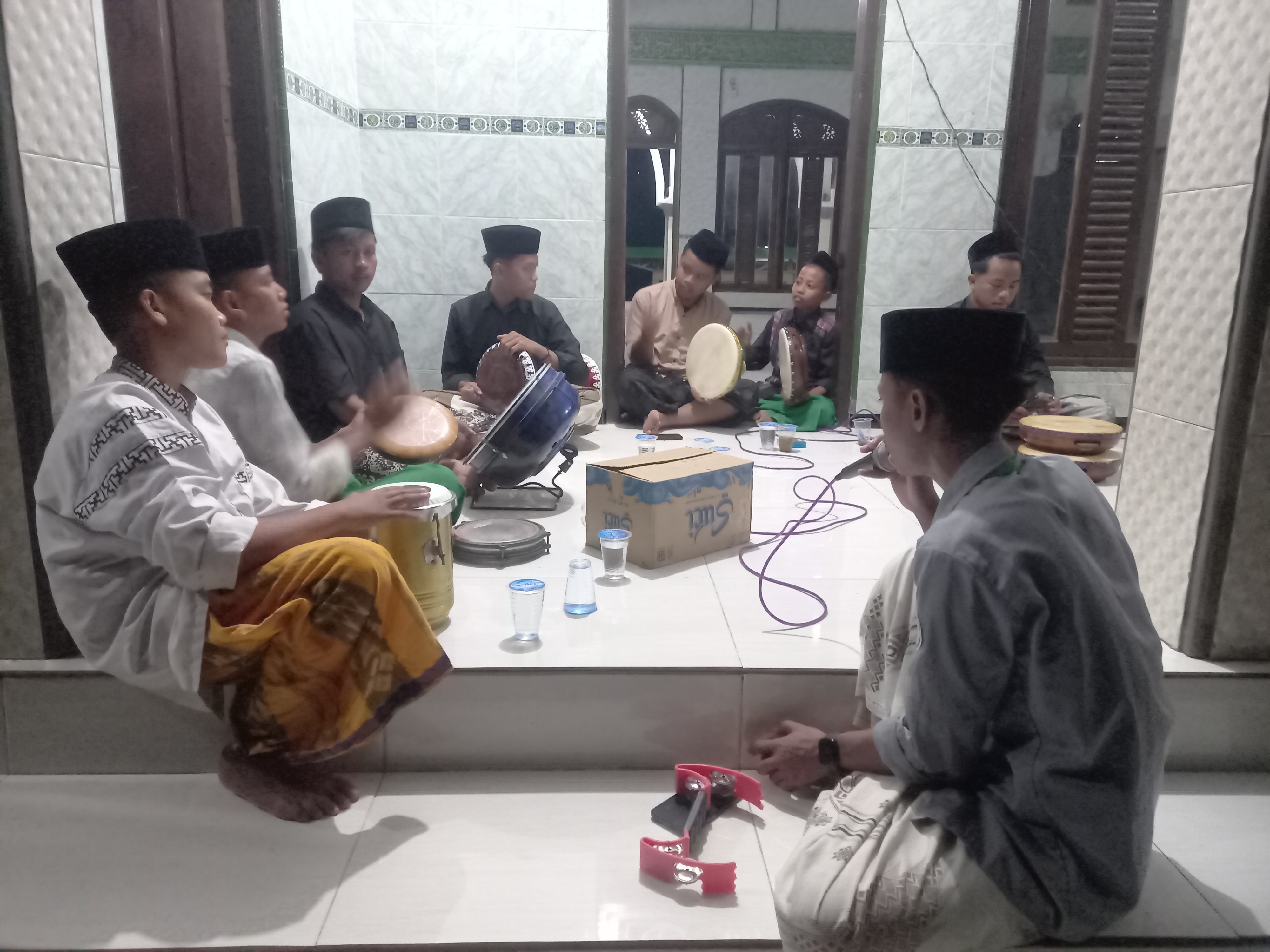 Pembinaan Hadroh Al Banjari Tingkatkan Bakat Seni Islami Santri Pondok Pesantren Al Asy'ariyah Misbaul Munir