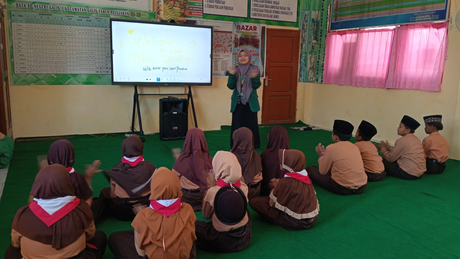 Sesi Kedua Life Skill di SDN Galis 1, Mahasiswi P2M UNIA Prenduan 2026 Dorong Siswa Berani Tampil di Depan Umum Tanpa Teks