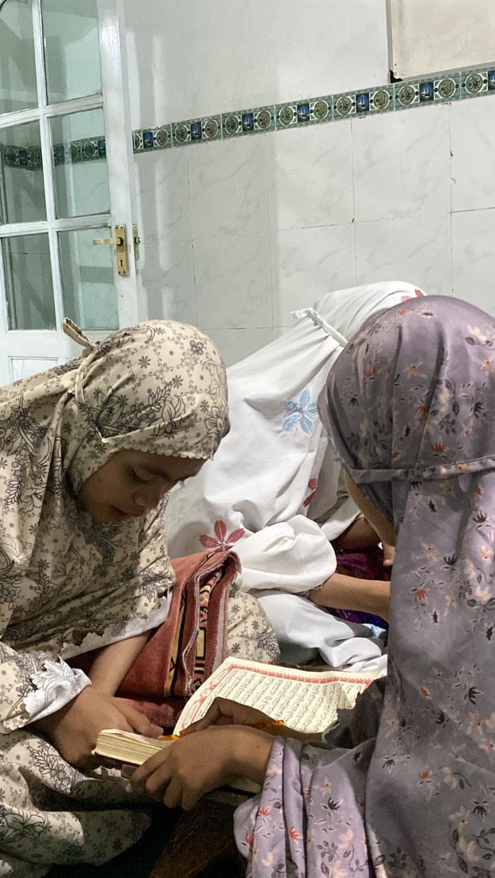 Mengajar Mengaji Dimusholla Timur Desa Nambakor