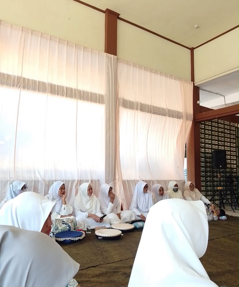 Menghadiri Pengajian Ummul Mukminin Ibu PKK