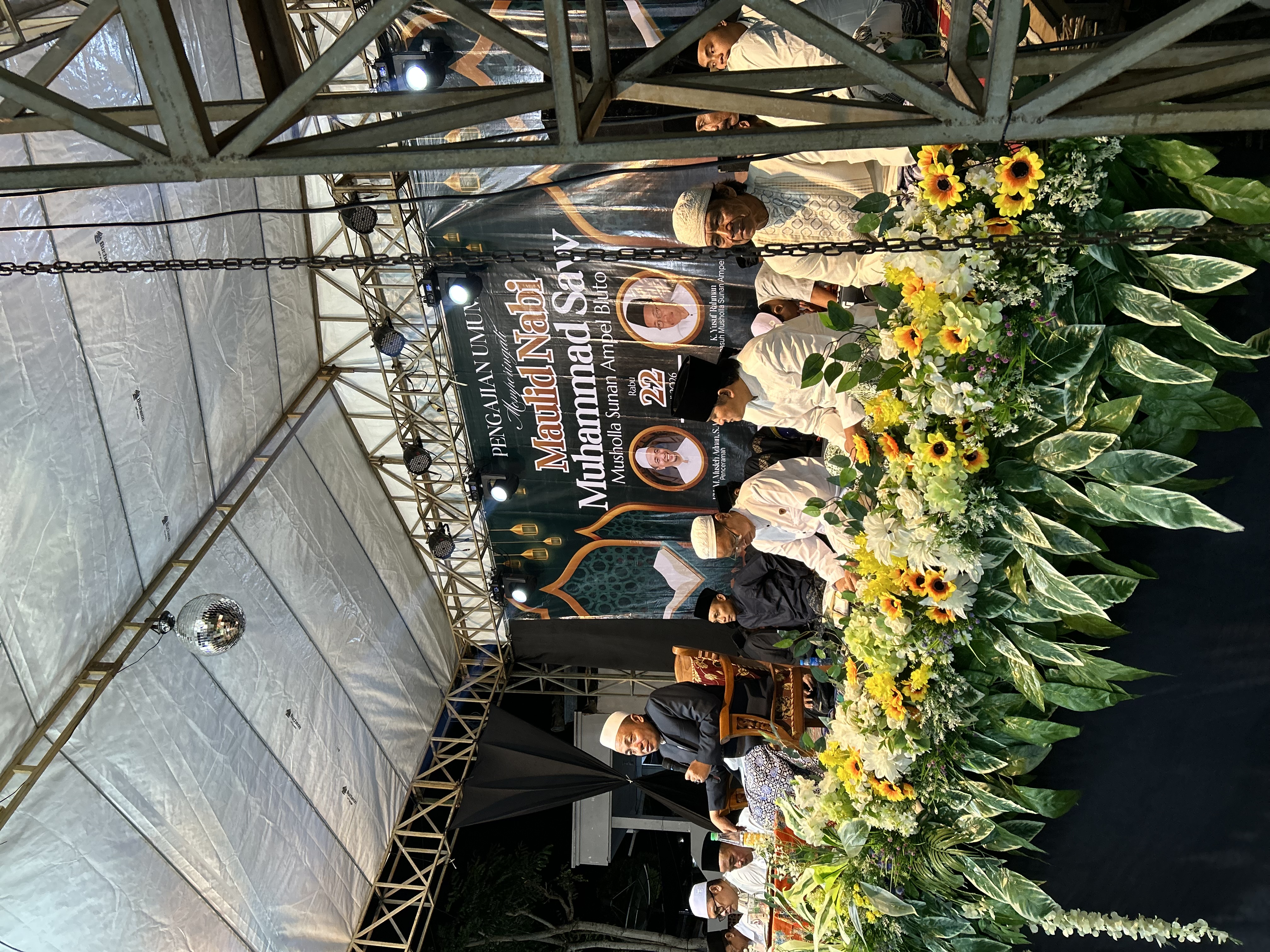 acara maulidan bersama kiyai musleh wahid