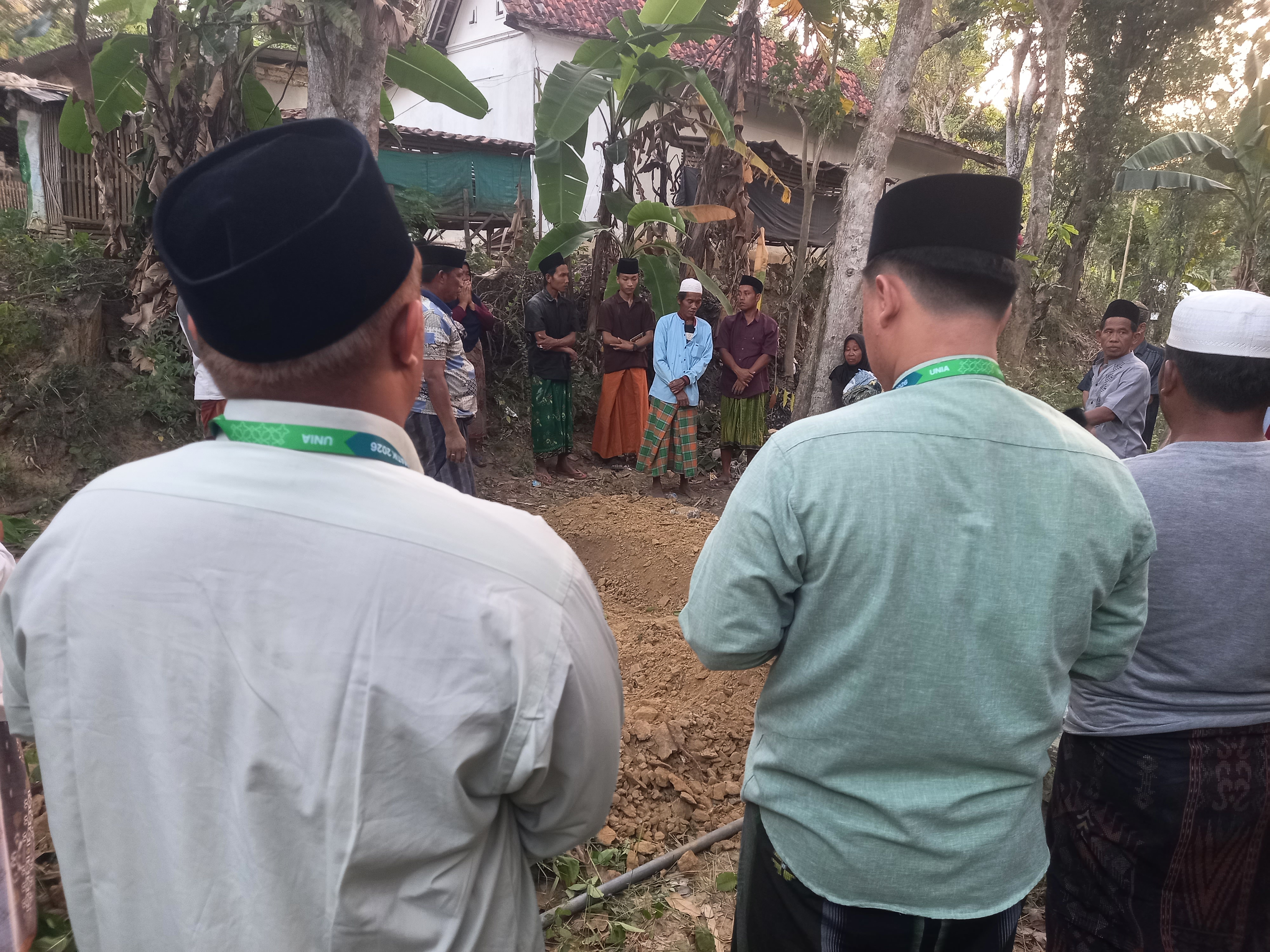 WUJUD KEPEDULIAN SOSIAL, MAHASISWA P2M UNIA POSKO II IKUTI SALAT DAN PENGUBURAN JENAZAH WARGA