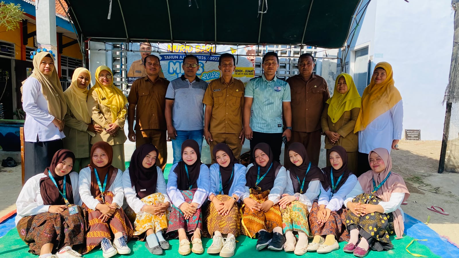 Mahasiswa P2M Universitas Al-Amien Prenduan Meriahkan Event Bazar SDN Pandan