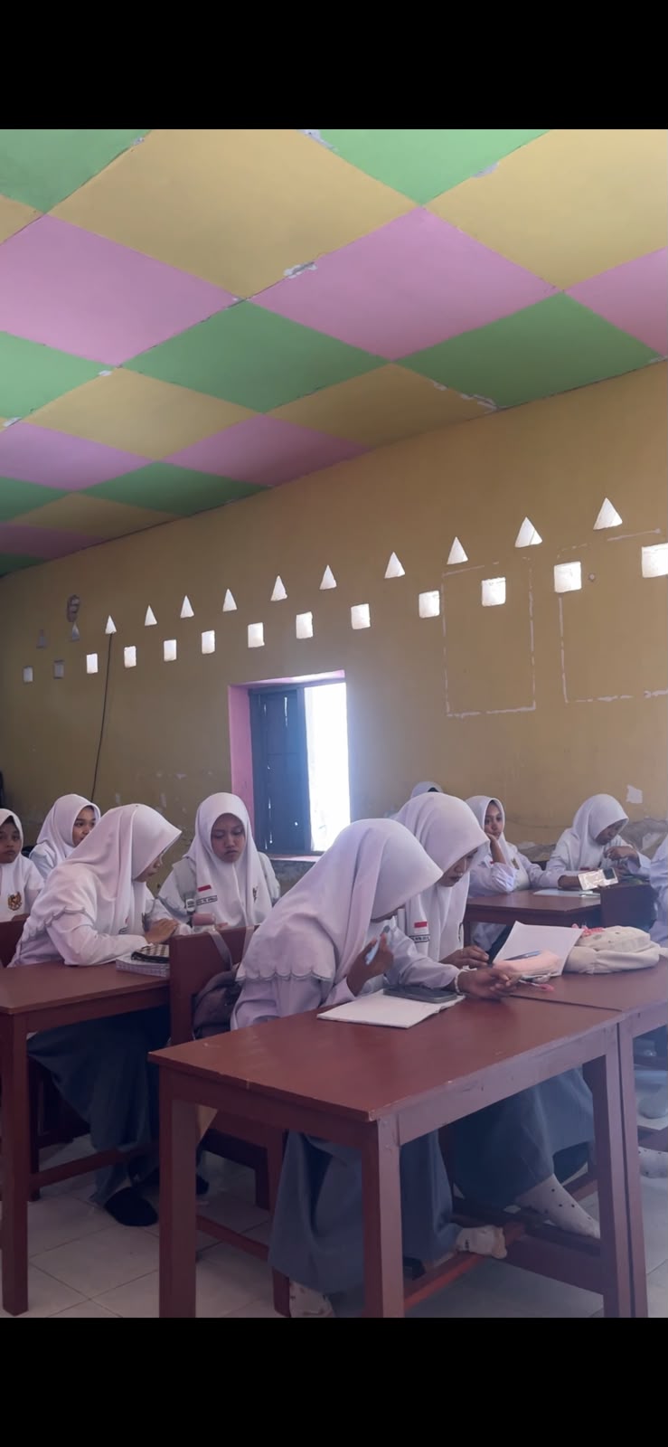 Tingkatkan Literasi Teknologi Siswa, Mahasiswi P2M UNIA Laksanakan Pelatihan Media Pembelajaran Digital