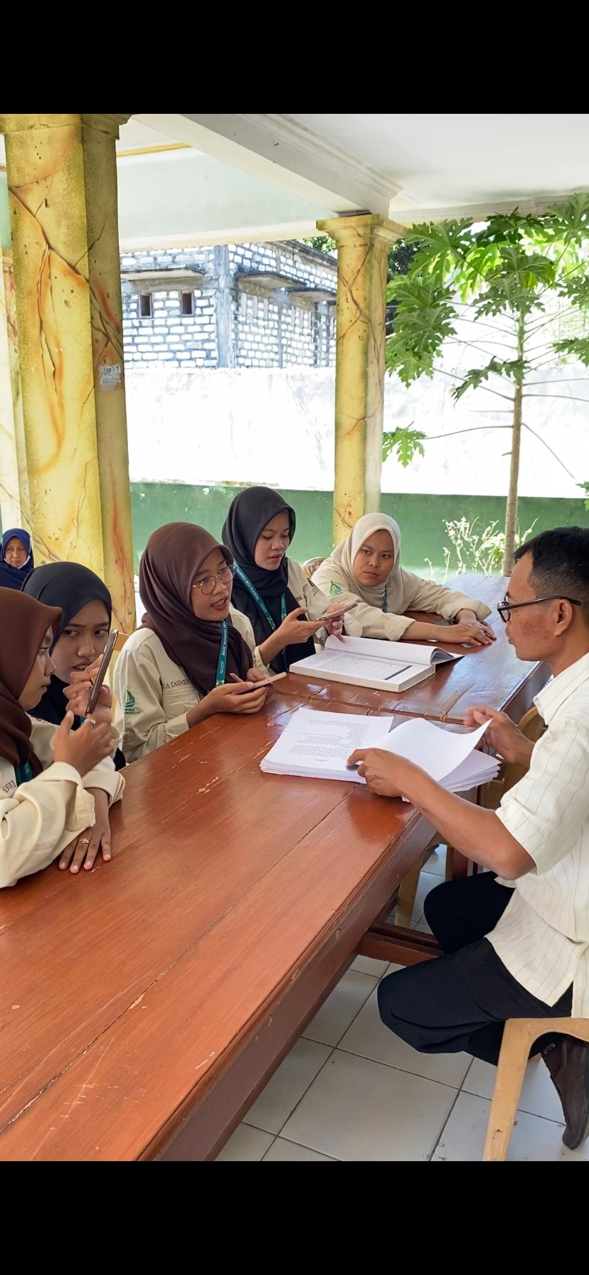Mahasiswa P2M UNIA Lakukan Konsultasi Pengembangan Website Desa Murtajih