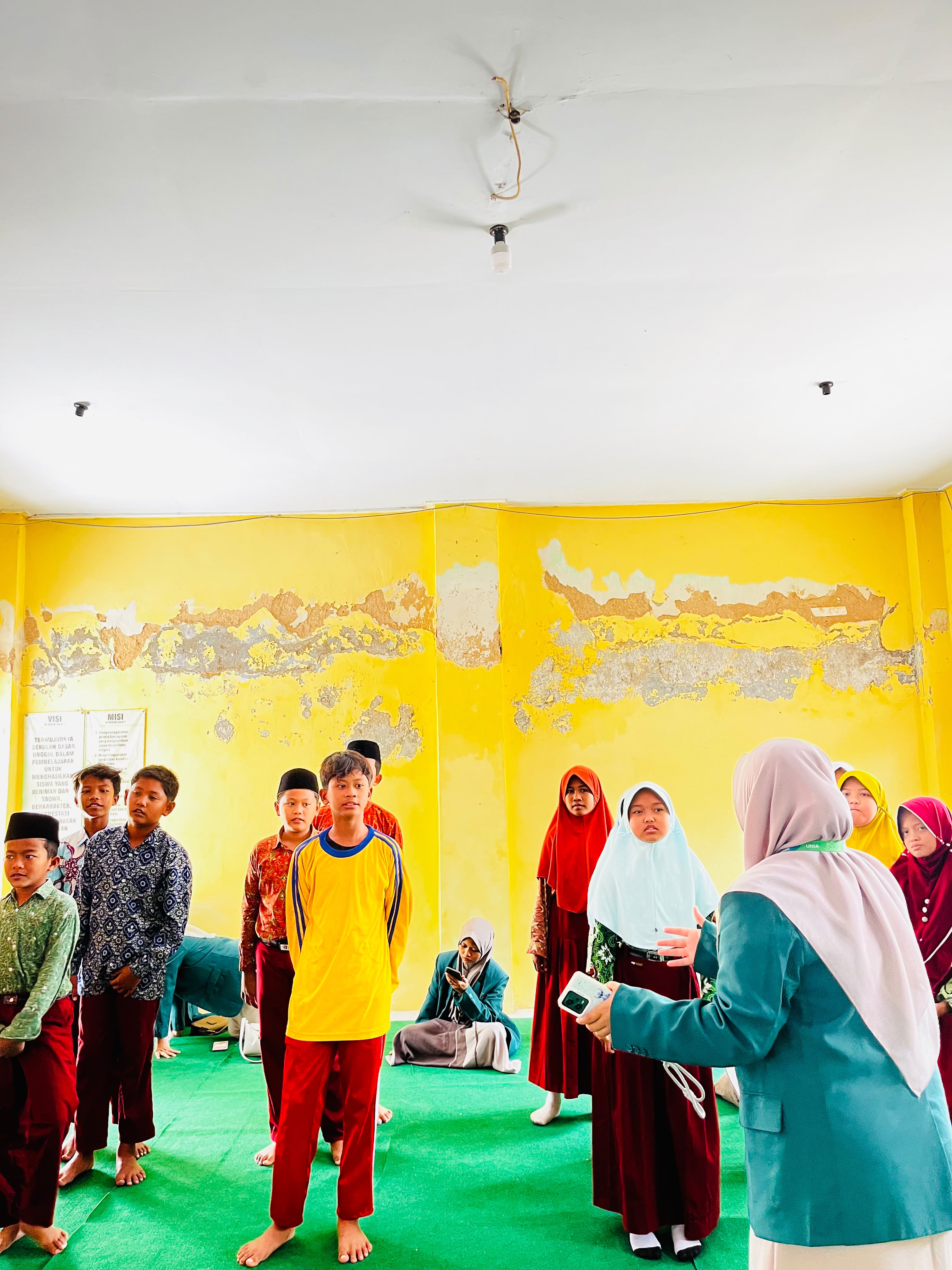 Life Skill Sesi Ketiga Hadirkan Pembelajaran Bahasa yang Interaktif di SDN Galis 1