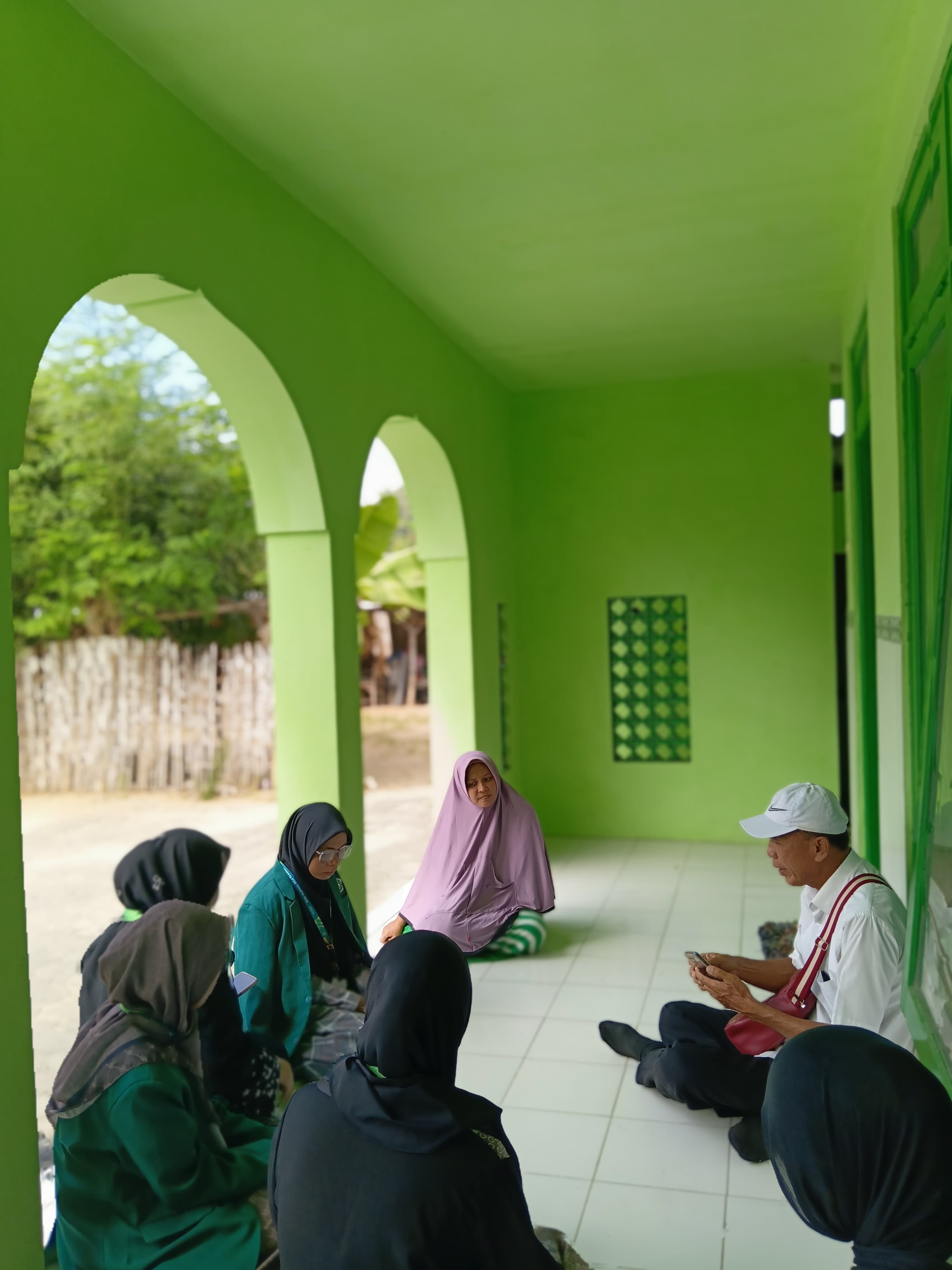 Mahasiswa P2M UNIA Perluas Silaturahmi ke Sejumlah Lembaga Pendidikan dan Keagamaan di Desa Galis