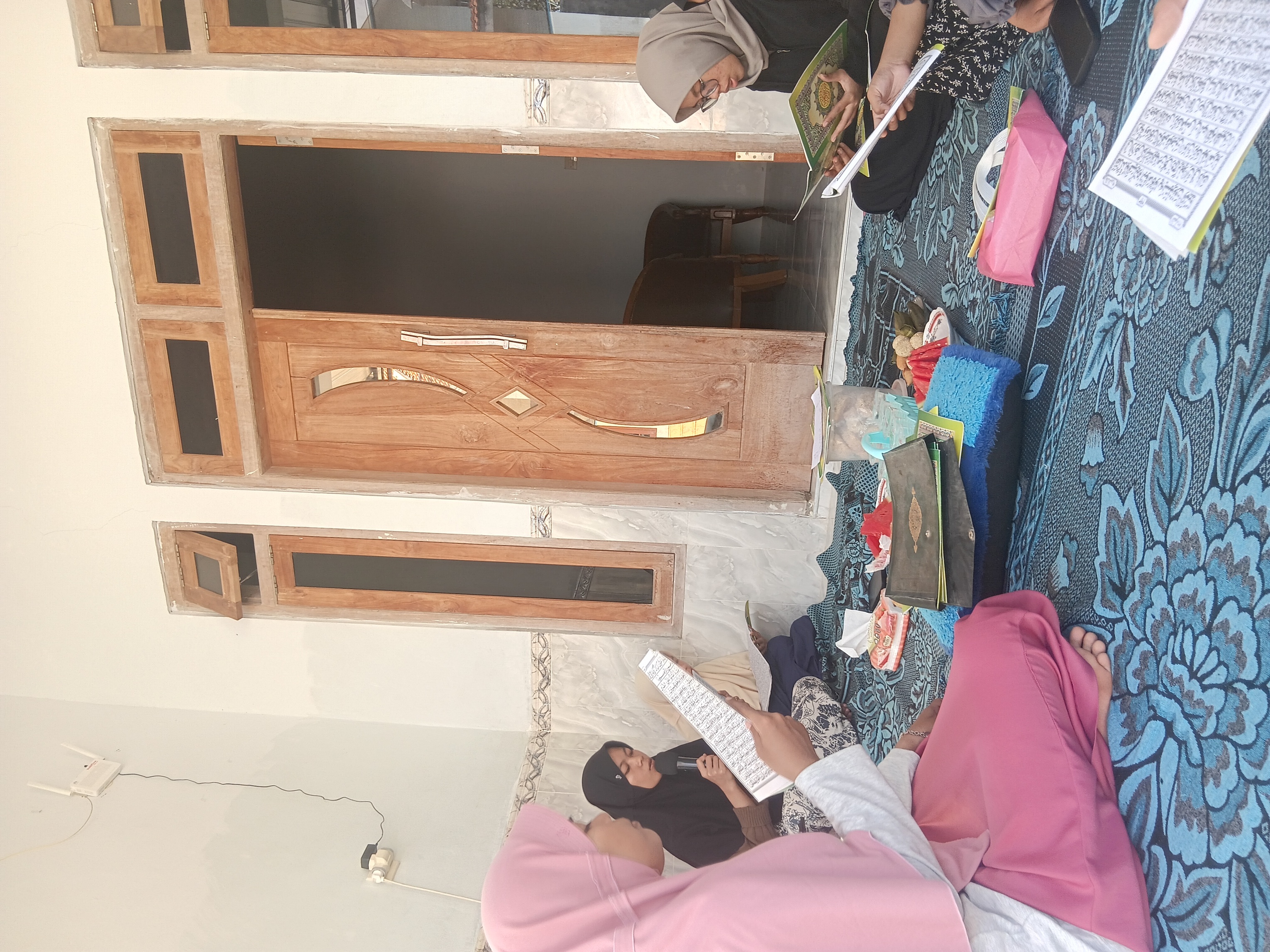 Kegiatan Pembacaan Al-Qur'an Bersama di Kediaman Warga Desa Aeng Tongtong