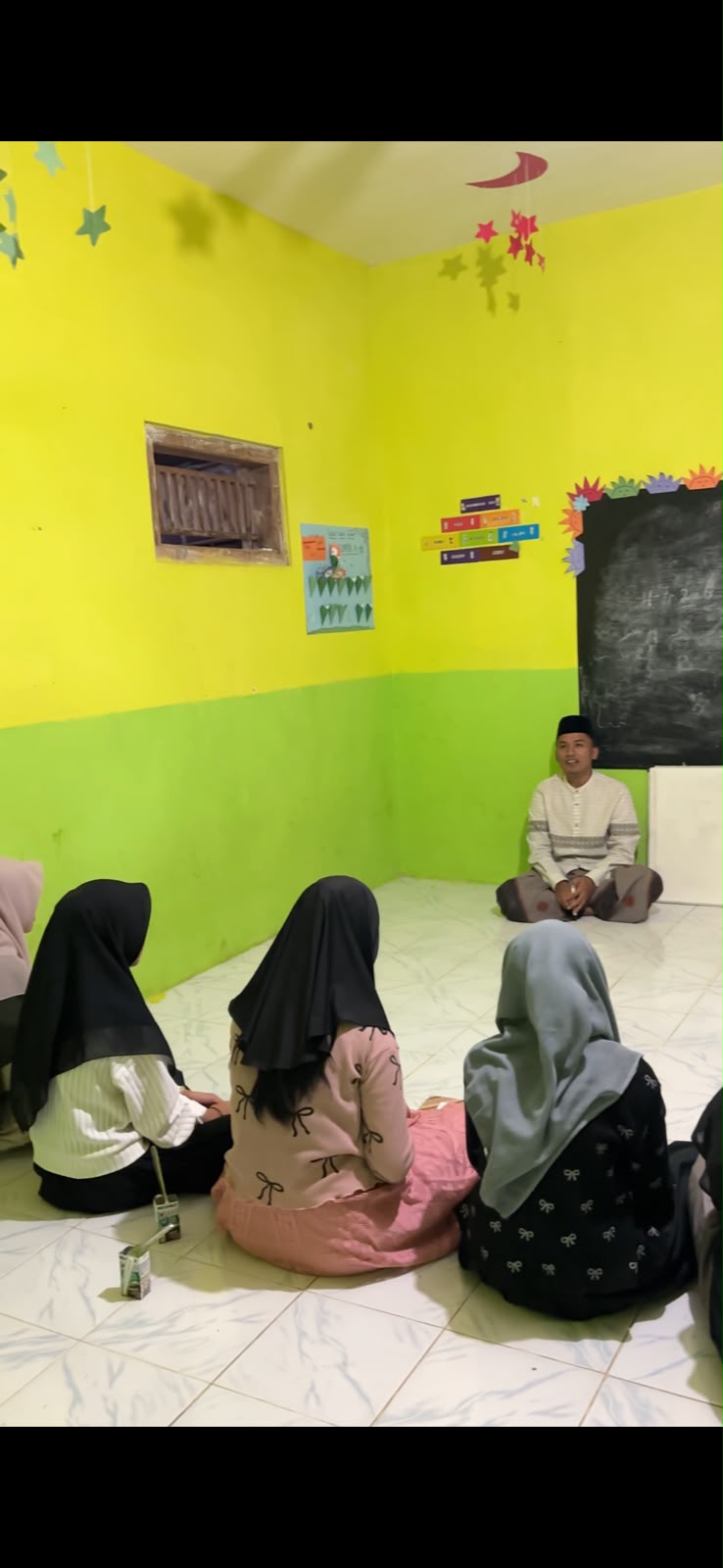 P2M Kelompok IV Gelar Kursus Malam Bahasa Arab dan Bahasa Inggris di Yayasan Nurul Jali