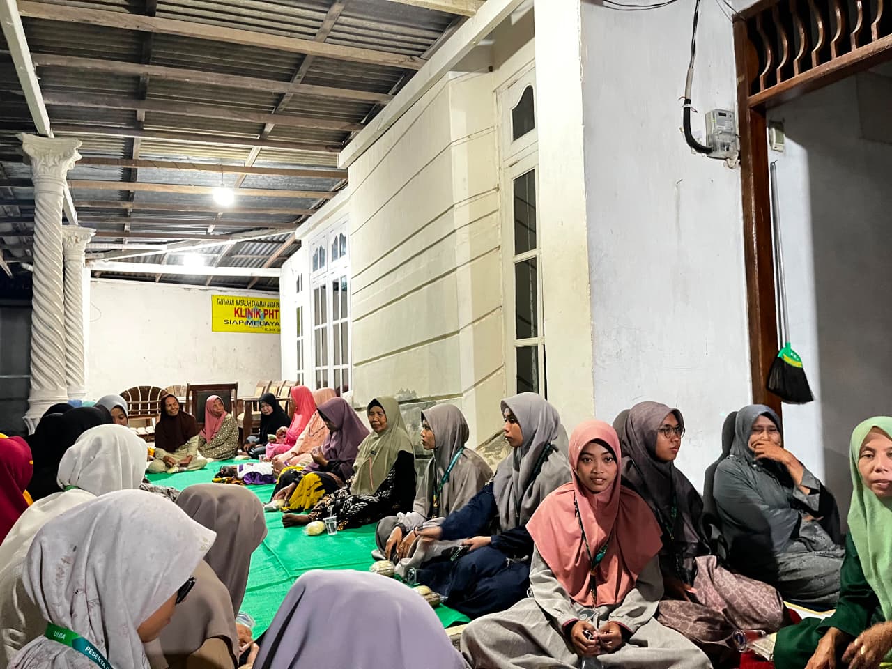Mahasiswa P2M UNIA Prenduan Ikuti Pengajian Tahlil Rutin Bersama Masyarakat Dusun Galis Tengah