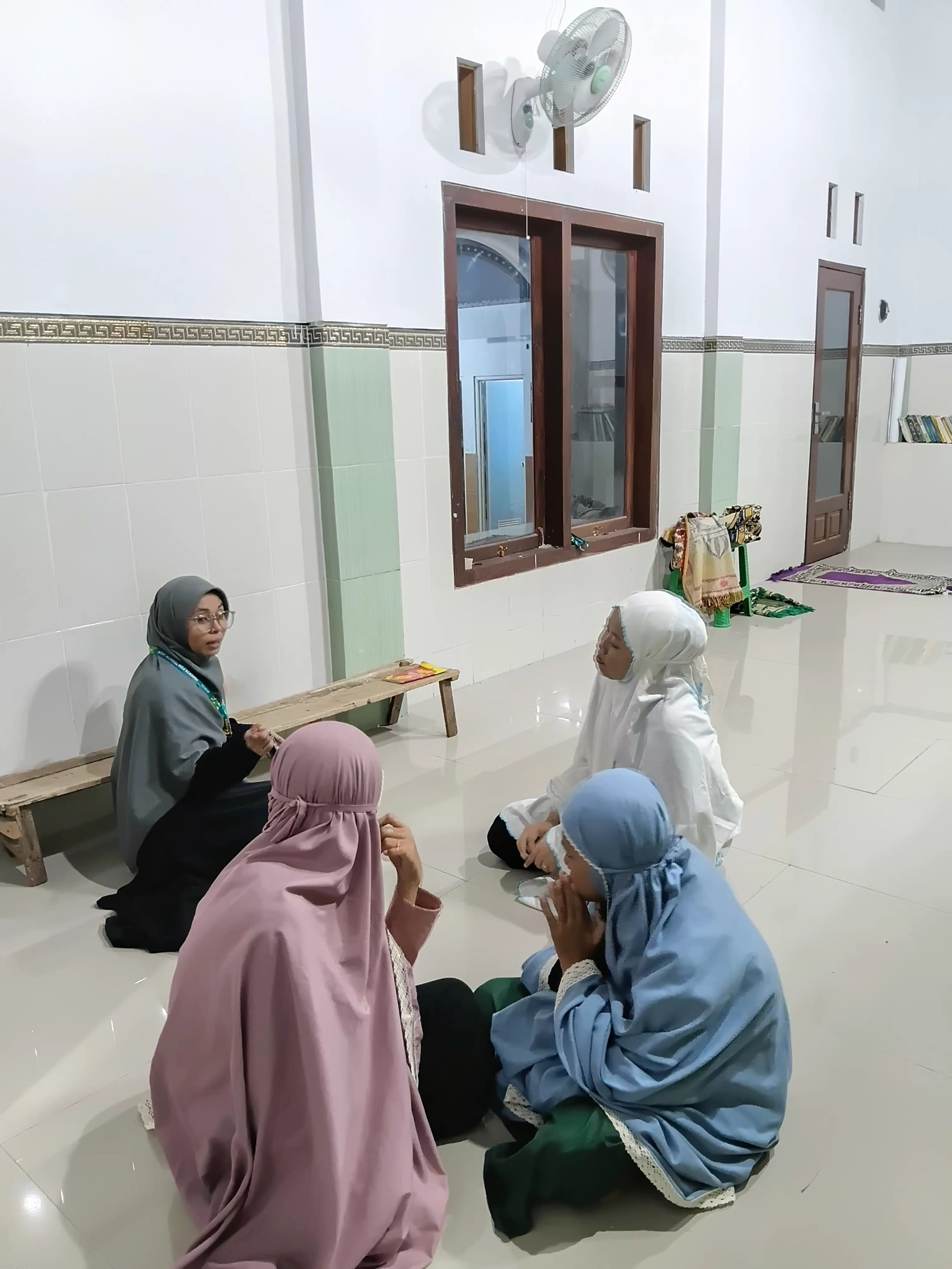 Mahasiswa P2M UNIA Prenduan Awali Pendampingan Mengaji di Surau An-Nur Desa Galis