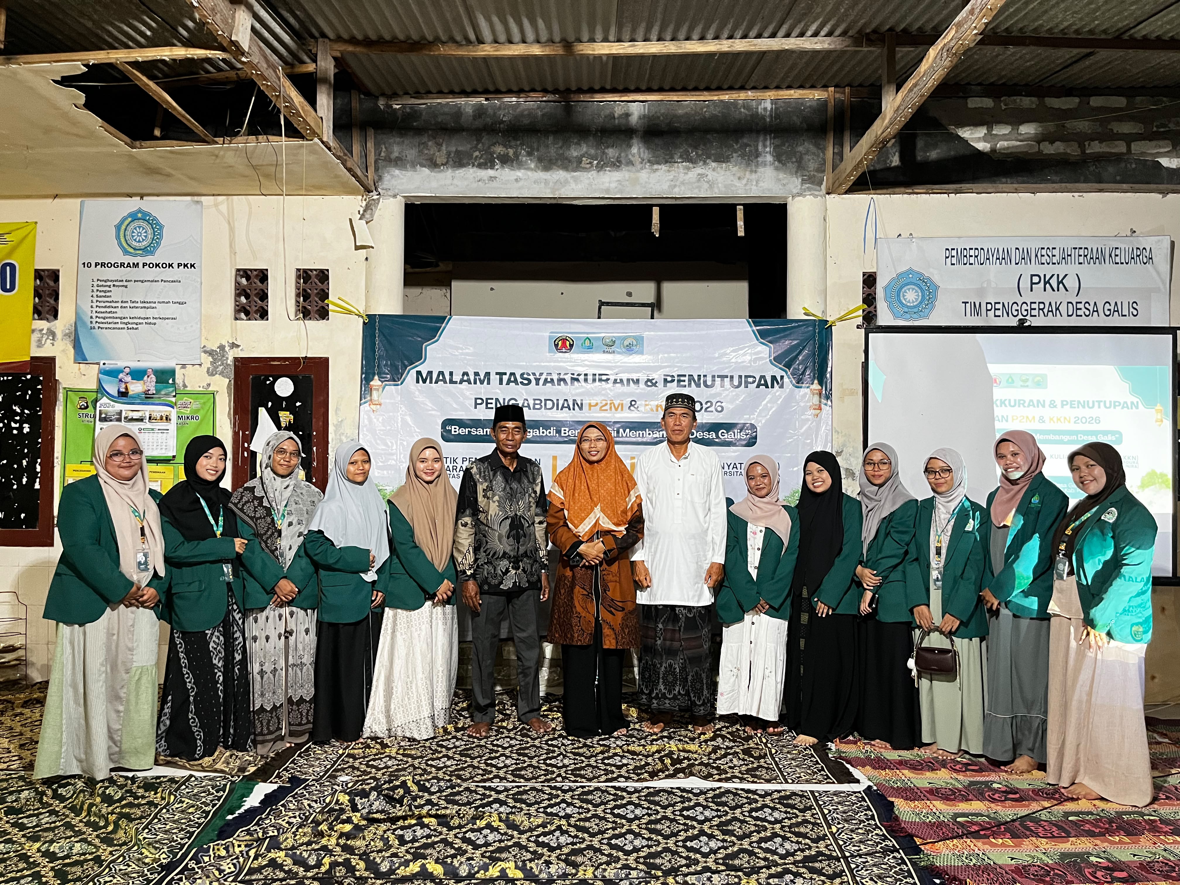 Penutupan P2M Universitas Al-Amien Prenduan dan KKN Universitas Madura Digelar di Balai Desa Galis